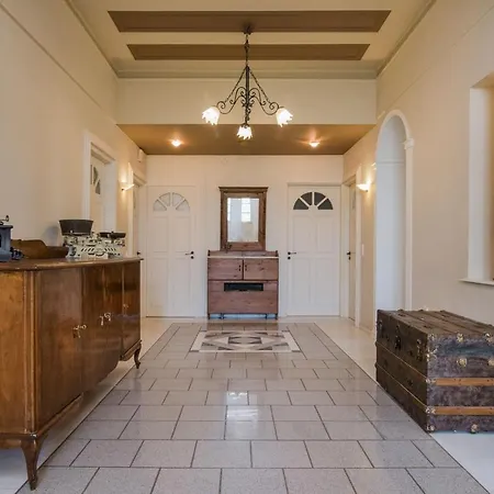 Cornelia's Garden Historic At Chania Center *